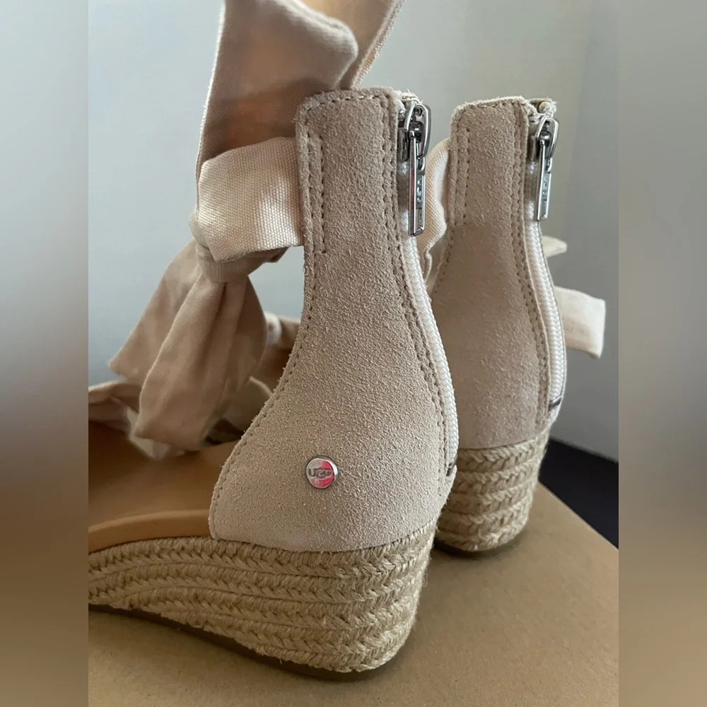 UGG Women's Yarrow Sandals size 9 Bnib - Picture 4 of 12